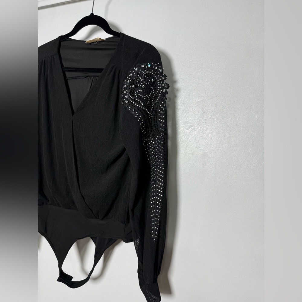 Ember Bodysuit Long Sleeve V-Neck Black Rhinestone Sleeve Size M NWOT - Picture 6 of 9